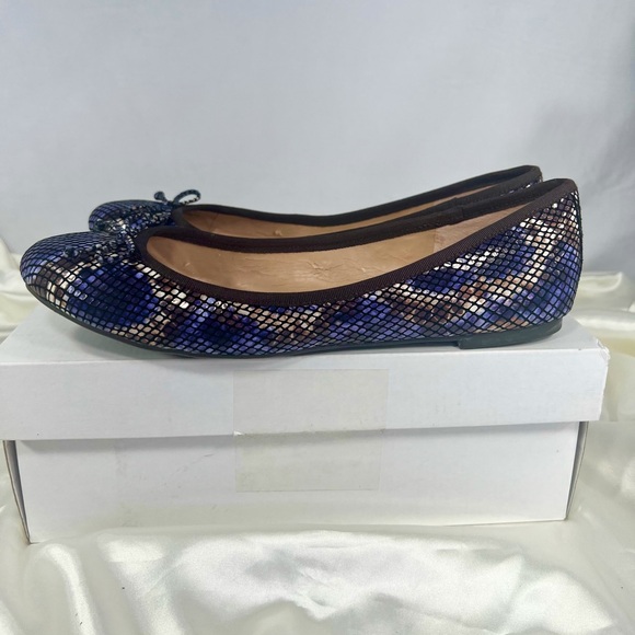 Banana Republic Shoes - *Preloved Banana Republic Ballet Snakeskin Bow Flat Shoe Size 11